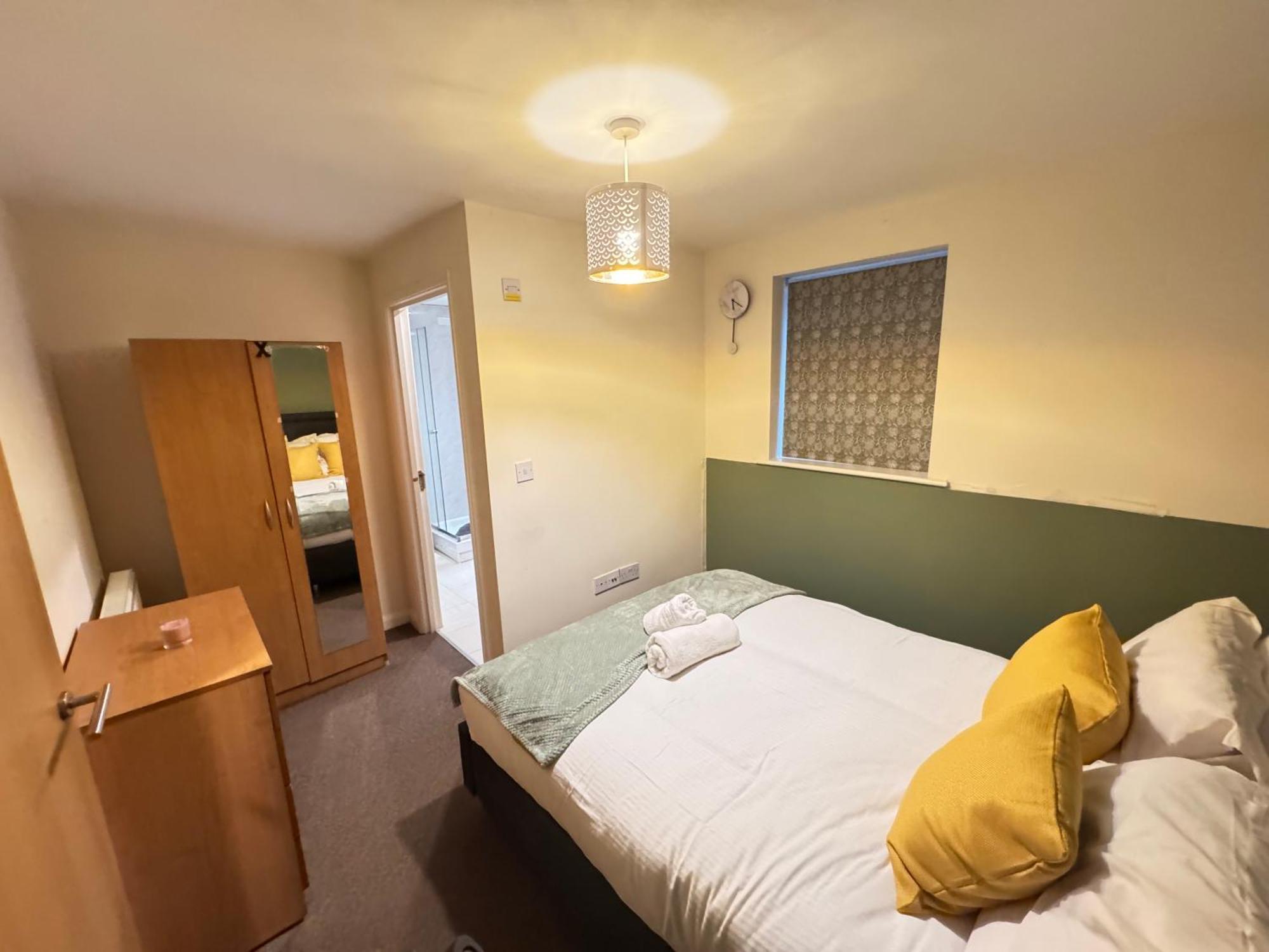 The Vogue Stay, 3 Bedrooms, 2 Bathrooms, Ideal For Jr & Oxford Hospitals, Free Carpark, Conveniently Located For Ring Road Access, 2 Miles From Oxford City Centre Easy Car & Bus Route Exterior photo