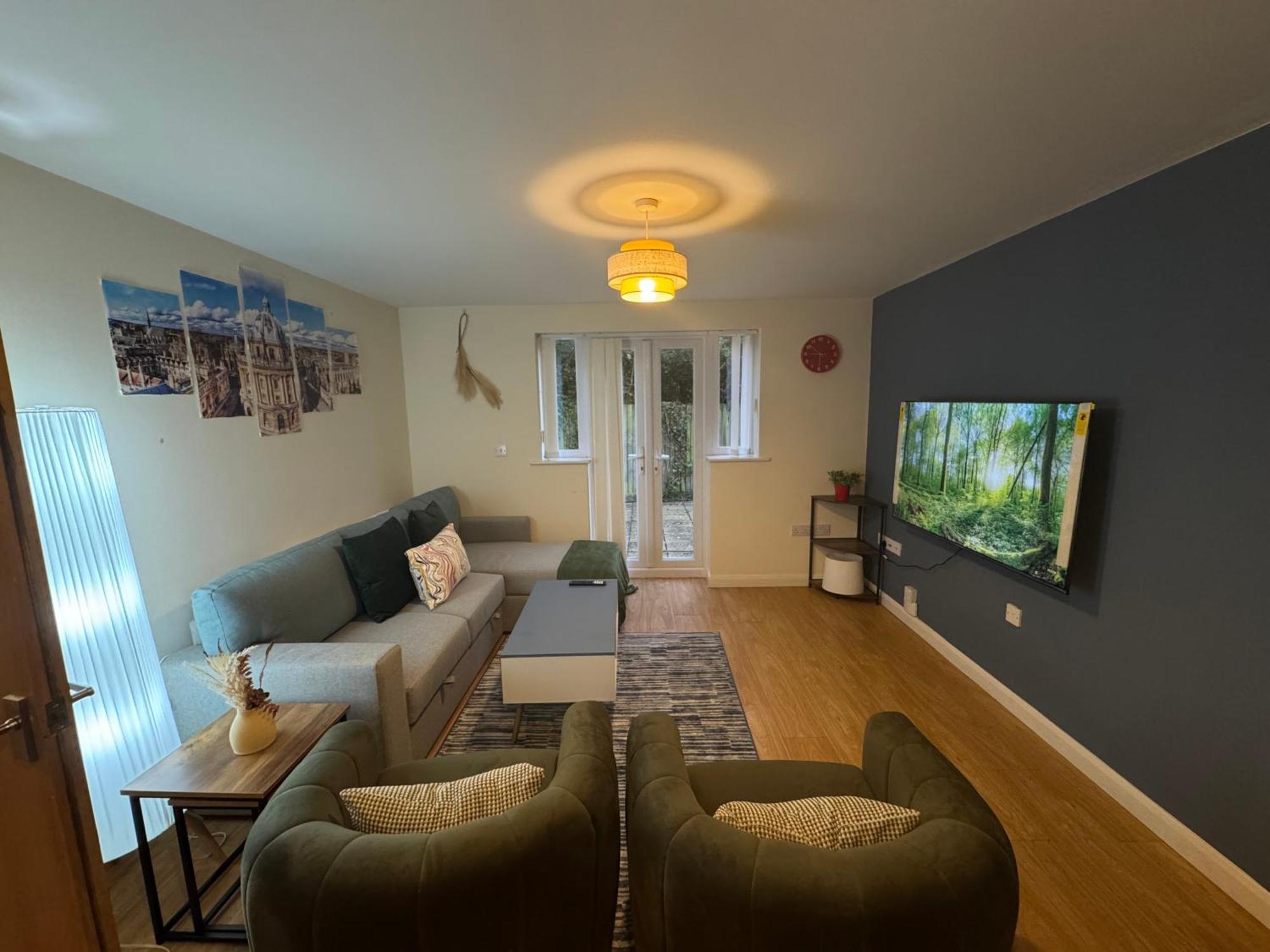 The Vogue Stay, 3 Bedrooms, 2 Bathrooms, Ideal For Jr & Oxford Hospitals, Free Carpark, Conveniently Located For Ring Road Access, 2 Miles From Oxford City Centre Easy Car & Bus Route Exterior photo