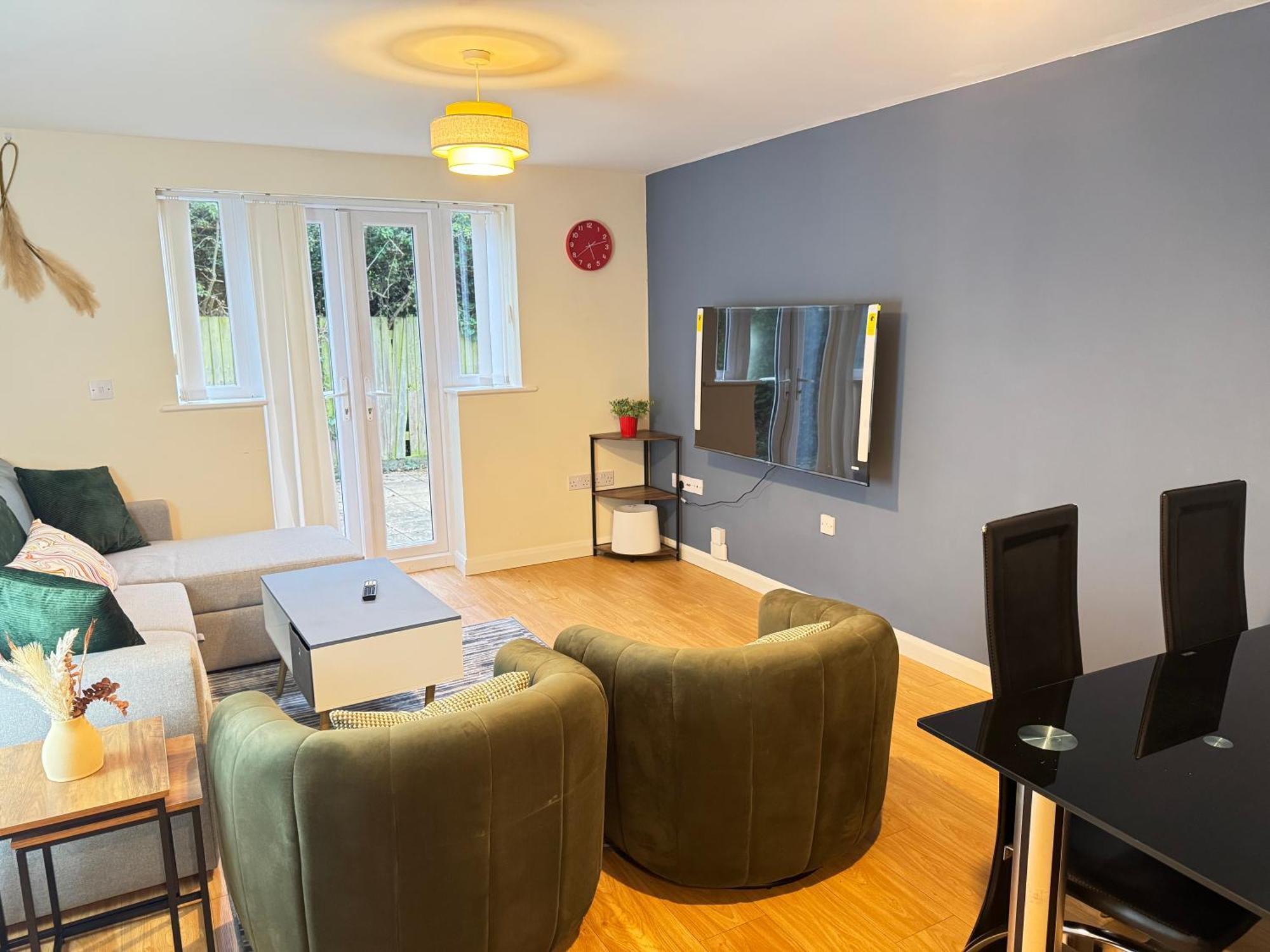 The Vogue Stay, 3 Bedrooms, 2 Bathrooms, Ideal For Jr & Oxford Hospitals, Free Carpark, Conveniently Located For Ring Road Access, 2 Miles From Oxford City Centre Easy Car & Bus Route Exterior photo