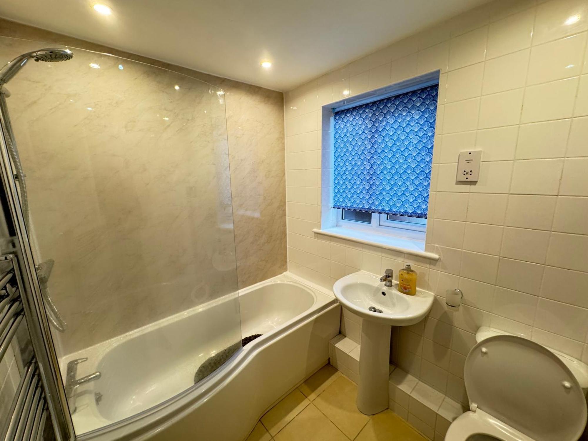 The Vogue Stay, 3 Bedrooms, 2 Bathrooms, Ideal For Jr & Oxford Hospitals, Free Carpark, Conveniently Located For Ring Road Access, 2 Miles From Oxford City Centre Easy Car & Bus Route Exterior photo