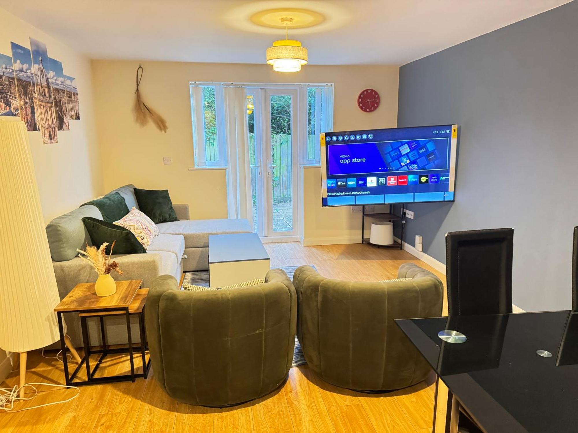 The Vogue Stay, 3 Bedrooms, 2 Bathrooms, Ideal For Jr & Oxford Hospitals, Free Carpark, Conveniently Located For Ring Road Access, 2 Miles From Oxford City Centre Easy Car & Bus Route Exterior photo