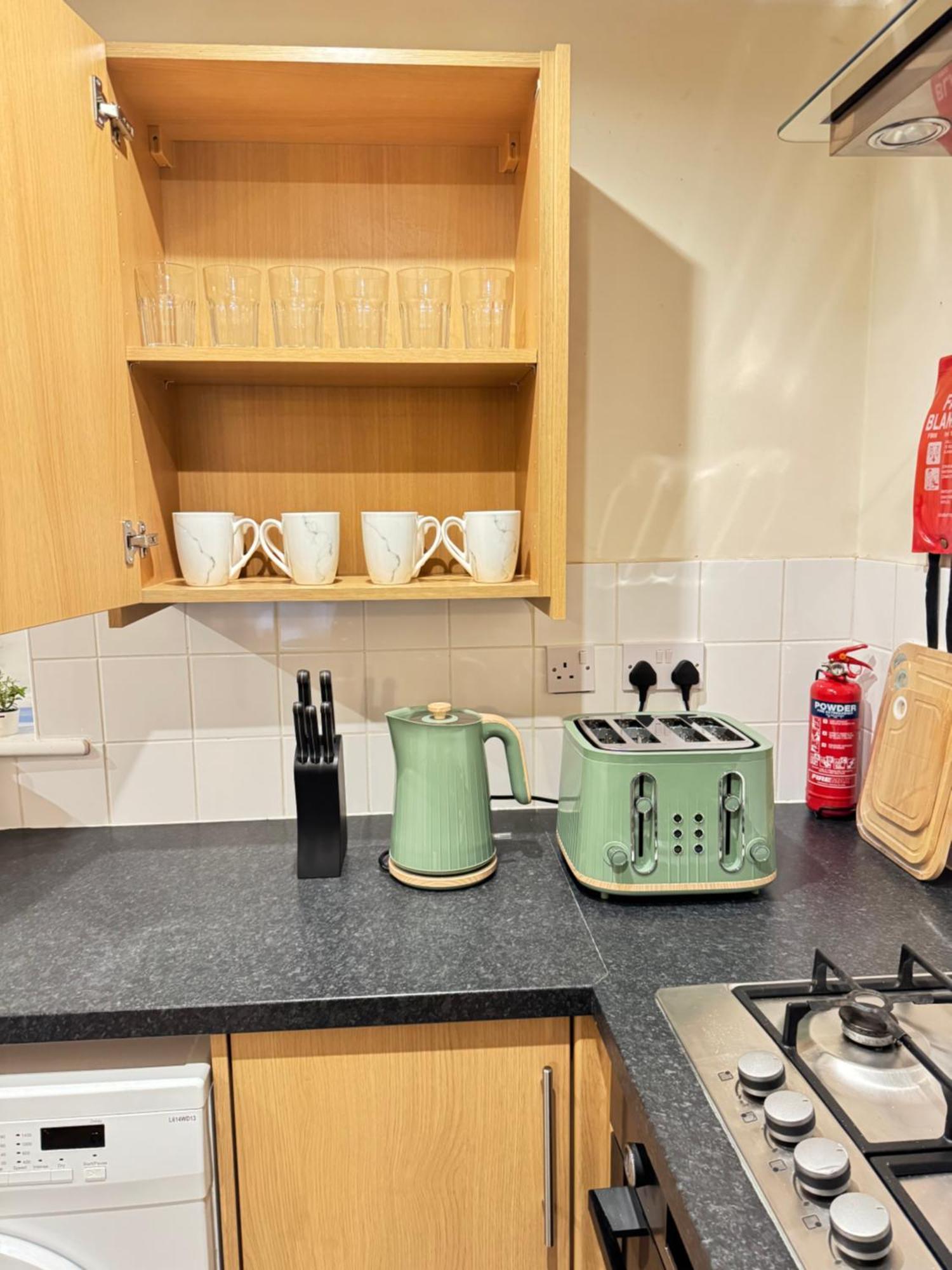 The Vogue Stay, 3 Bedrooms, 2 Bathrooms, Ideal For Jr & Oxford Hospitals, Free Carpark, Conveniently Located For Ring Road Access, 2 Miles From Oxford City Centre Easy Car & Bus Route Exterior photo