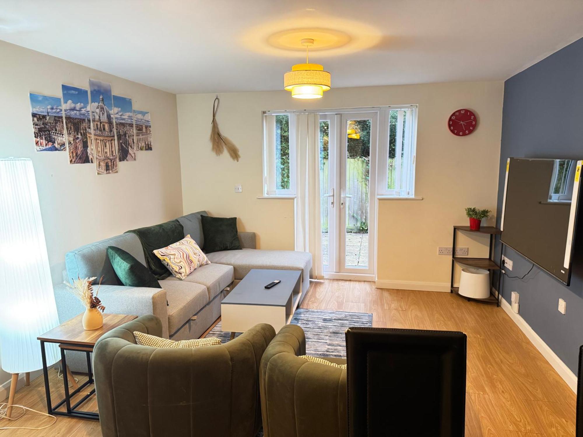 The Vogue Stay, 3 Bedrooms, 2 Bathrooms, Ideal For Jr & Oxford Hospitals, Free Carpark, Conveniently Located For Ring Road Access, 2 Miles From Oxford City Centre Easy Car & Bus Route Exterior photo