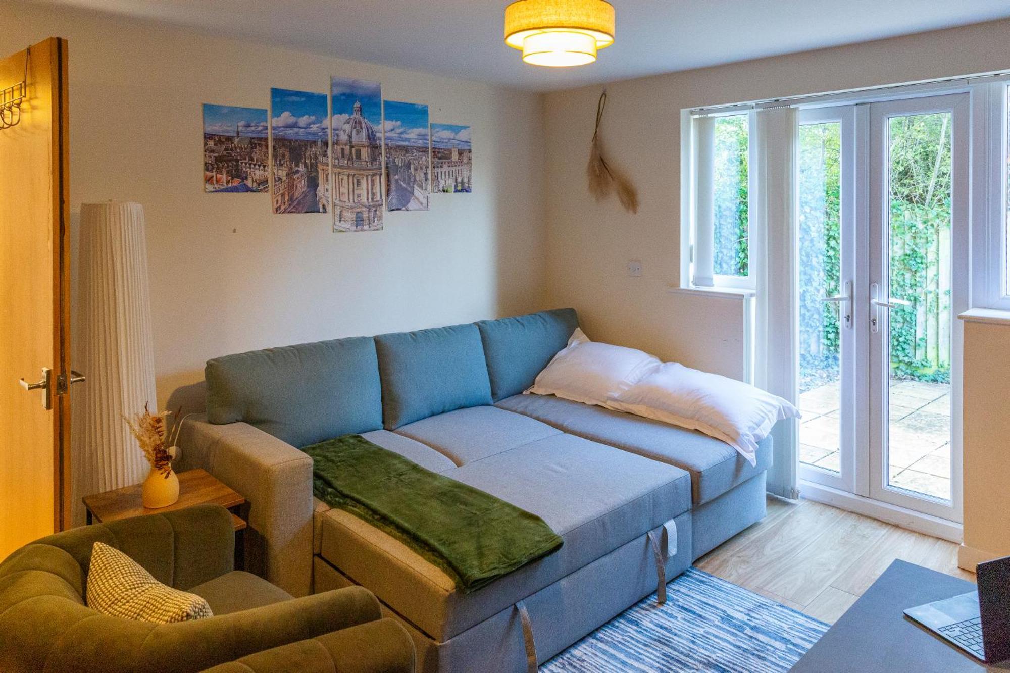 The Vogue Stay, 3 Bedrooms, 2 Bathrooms, Ideal For Jr & Oxford Hospitals, Free Carpark, Conveniently Located For Ring Road Access, 2 Miles From Oxford City Centre Easy Car & Bus Route Exterior photo