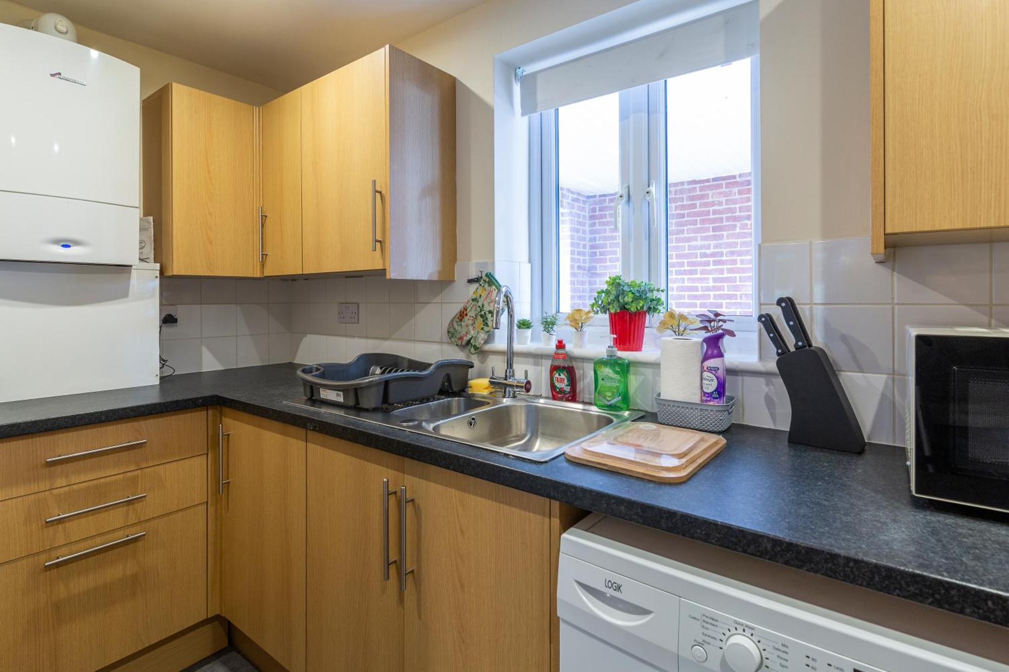 The Vogue Stay, 3 Bedrooms, 2 Bathrooms, Ideal For Jr & Oxford Hospitals, Free Carpark, Conveniently Located For Ring Road Access, 2 Miles From Oxford City Centre Easy Car & Bus Route Exterior photo