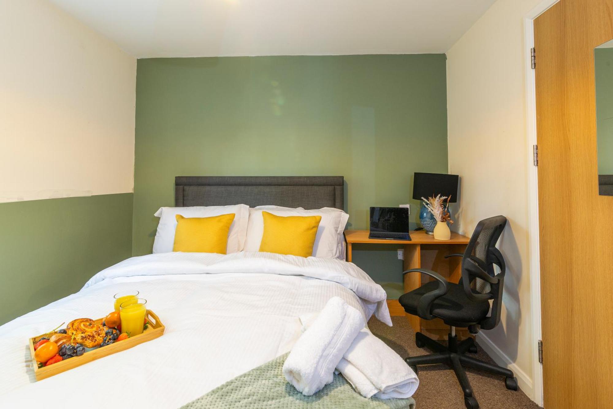 The Vogue Stay, 3 Bedrooms, 2 Bathrooms, Ideal For Jr & Oxford Hospitals, Free Carpark, Conveniently Located For Ring Road Access, 2 Miles From Oxford City Centre Easy Car & Bus Route Exterior photo
