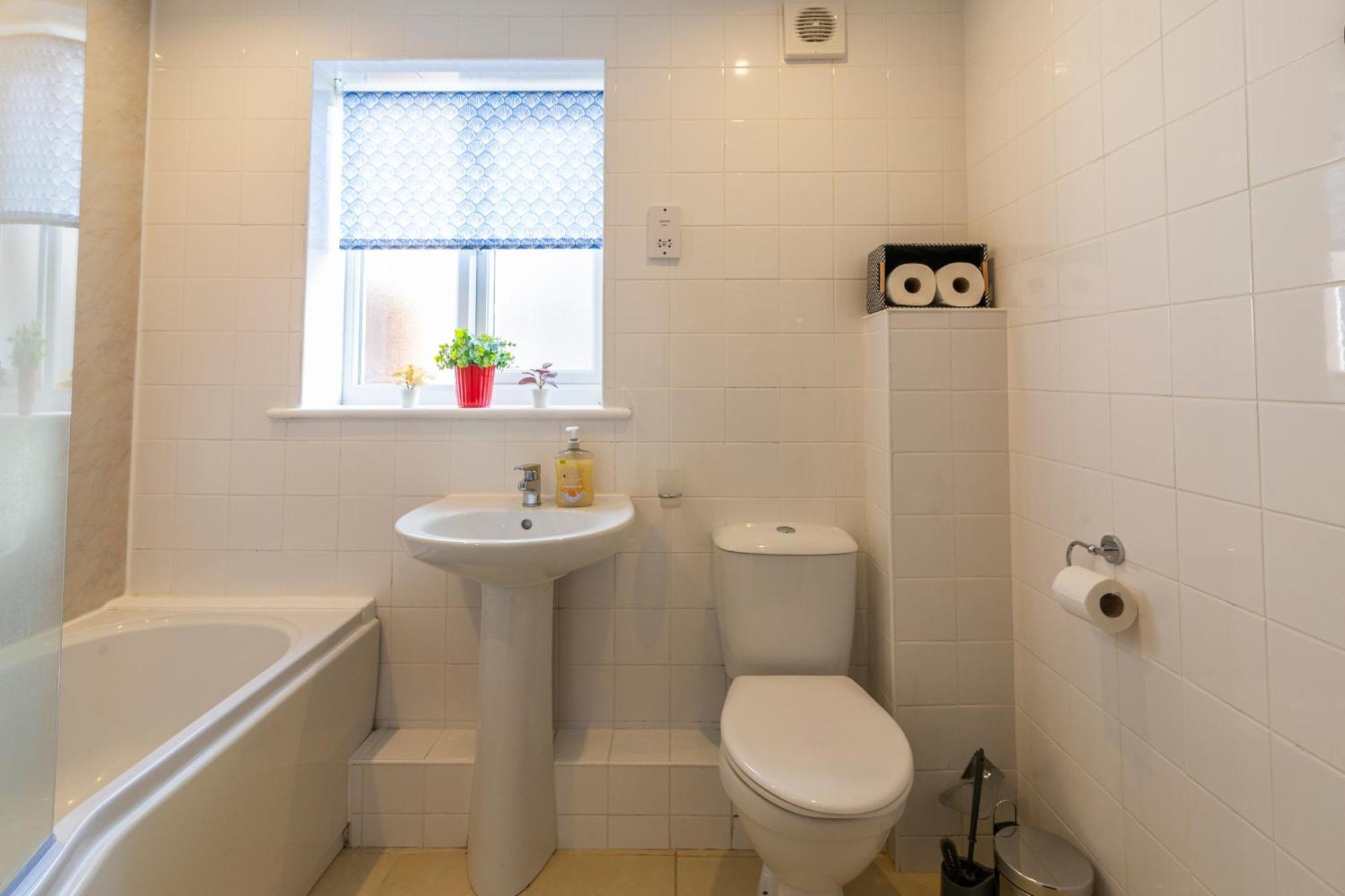 The Vogue Stay, 3 Bedrooms, 2 Bathrooms, Ideal For Jr & Oxford Hospitals, Free Carpark, Conveniently Located For Ring Road Access, 2 Miles From Oxford City Centre Easy Car & Bus Route Exterior photo