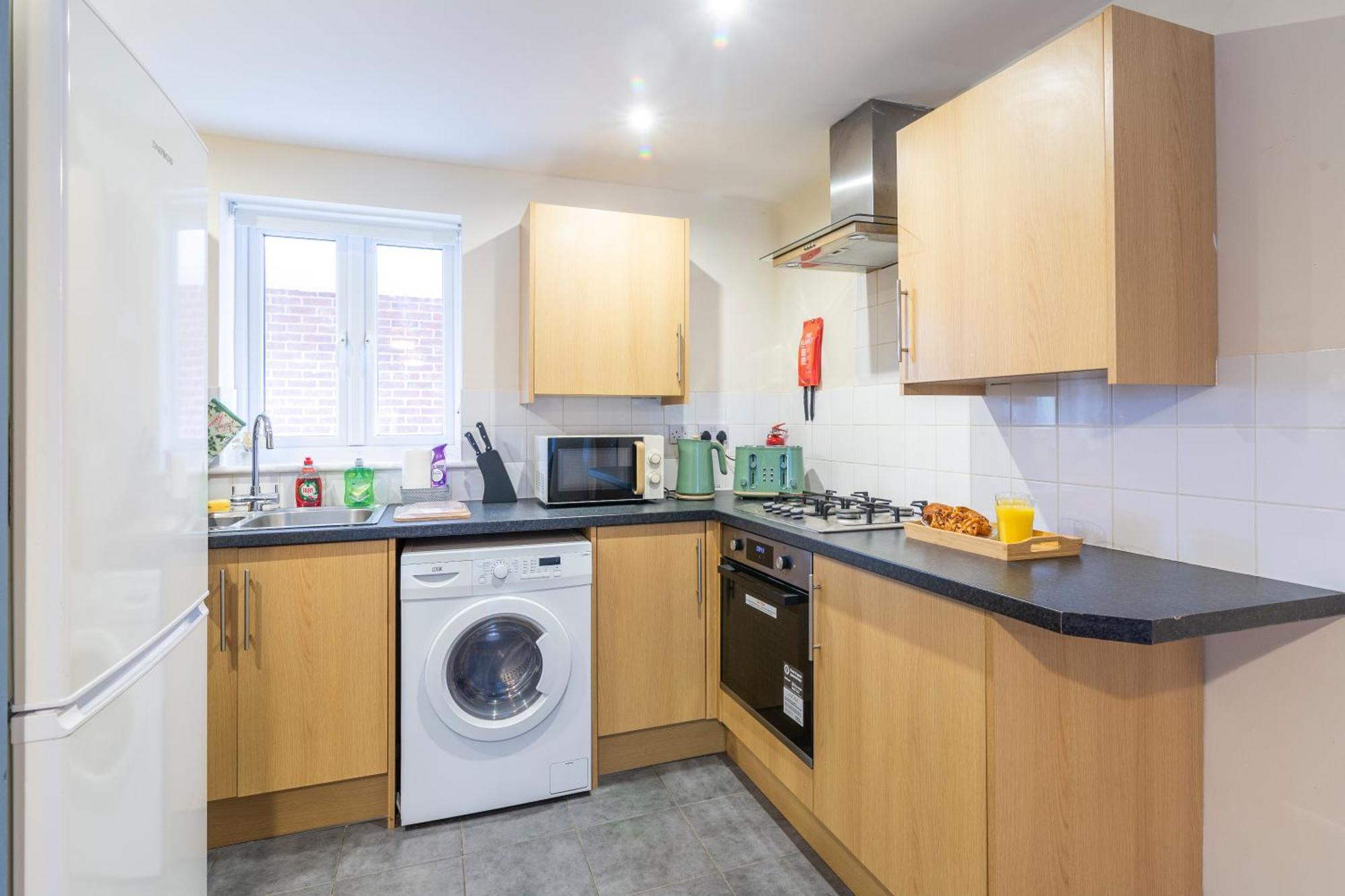 The Vogue Stay, 3 Bedrooms, 2 Bathrooms, Ideal For Jr & Oxford Hospitals, Free Carpark, Conveniently Located For Ring Road Access, 2 Miles From Oxford City Centre Easy Car & Bus Route Exterior photo